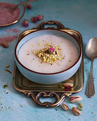 طرز تهیه فرنی: دسر خوشمزه و مجلسی با نکات ویژه و دستورهای متنوع!