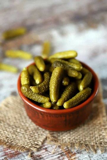 طرز تهیه خیارشور خانگی به روشی ساده وفوری در 15 دقیقه!